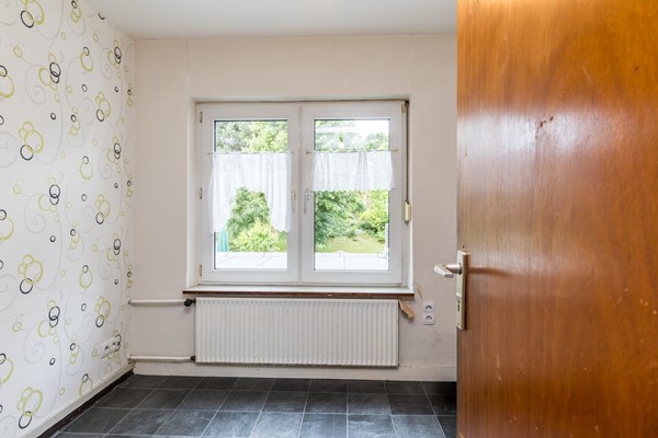 Foto - Te koop: Ruime halfvrijstaande woning met 179 m² woonoppervlakte, 6 slaapkamers, 2 badkamers, garage en tuin op het zuiden in Vaals
